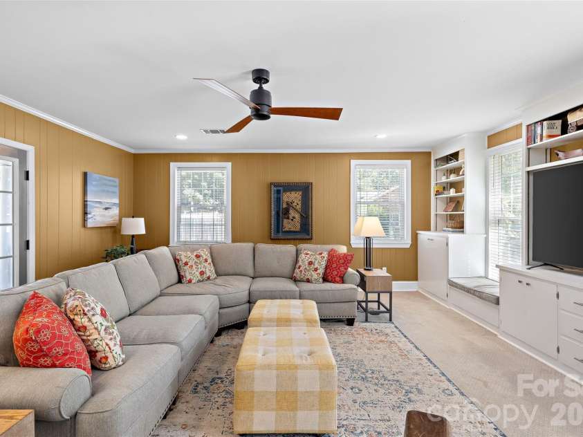 1109 Tuxedo Court, Charlotte, NC 28211.  MLS# CAR4423114, YatesRealty ID 51615. 