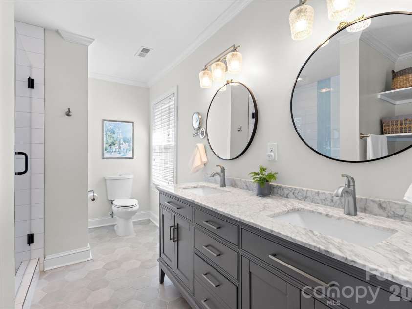 1109 Tuxedo Court, Charlotte, NC 28211.  MLS# CAR4423114, YatesRealty ID 51615. 