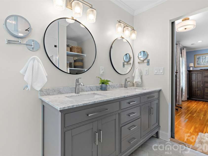 1109 Tuxedo Court, Charlotte, NC 28211.  MLS# CAR4423114, YatesRealty ID 51615. 