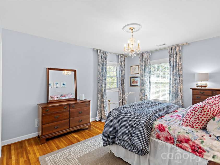 1109 Tuxedo Court, Charlotte, NC 28211.  MLS# CAR4423114, YatesRealty ID 51615. 
