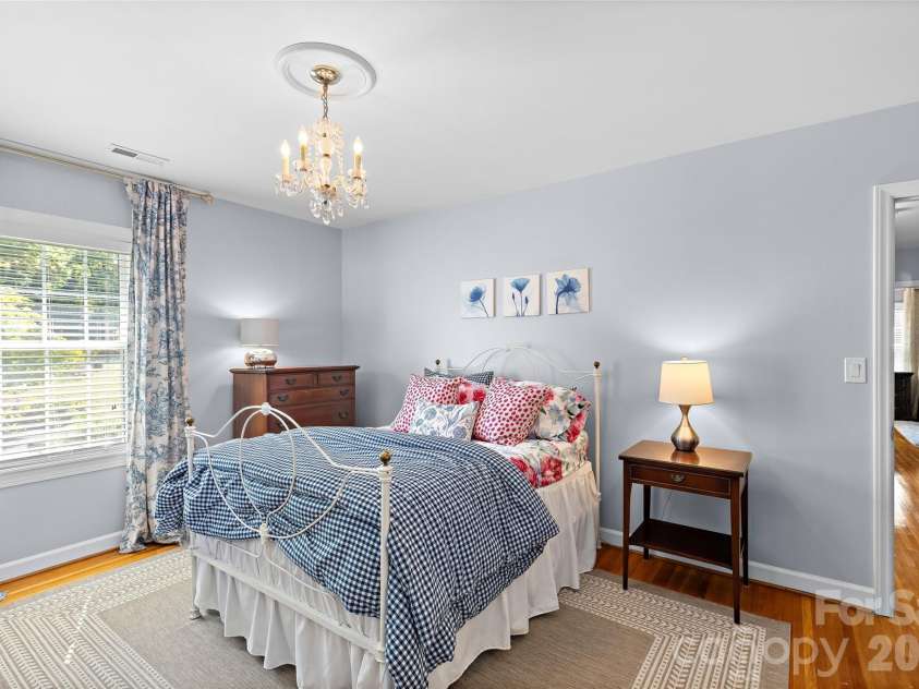 1109 Tuxedo Court, Charlotte, NC 28211.  MLS# CAR4423114, YatesRealty ID 51615. 