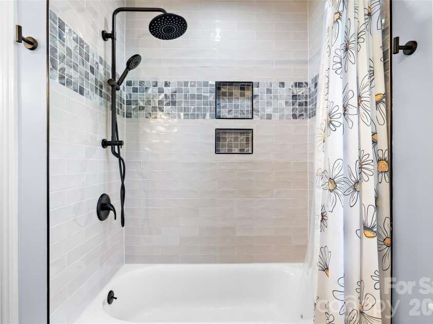 1109 Tuxedo Court, Charlotte, NC 28211.  MLS# CAR4423114, YatesRealty ID 51615. 