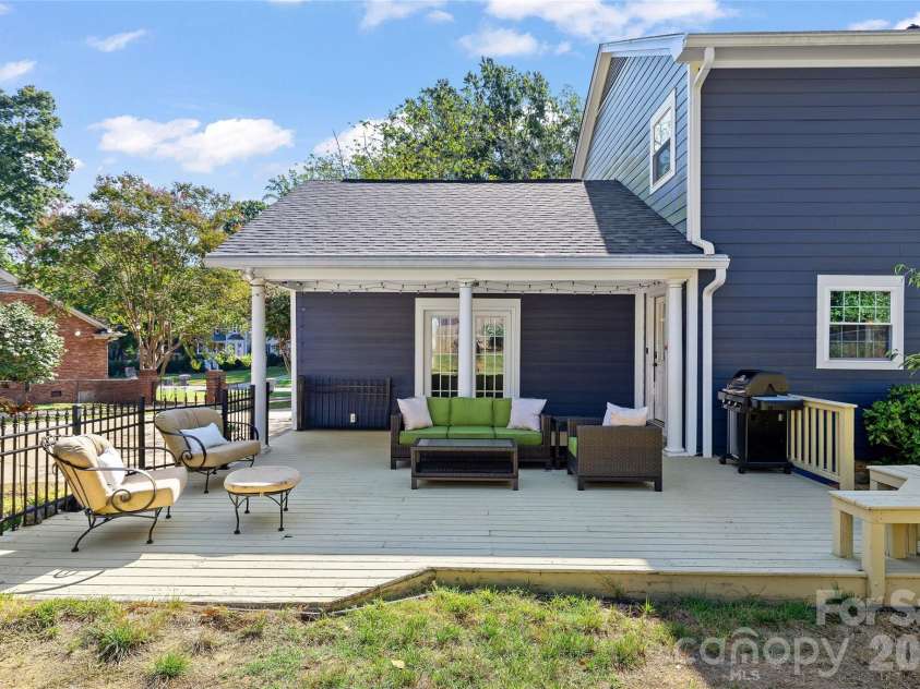 1109 Tuxedo Court, Charlotte, NC 28211.  MLS# CAR4423114, YatesRealty ID 51615. 