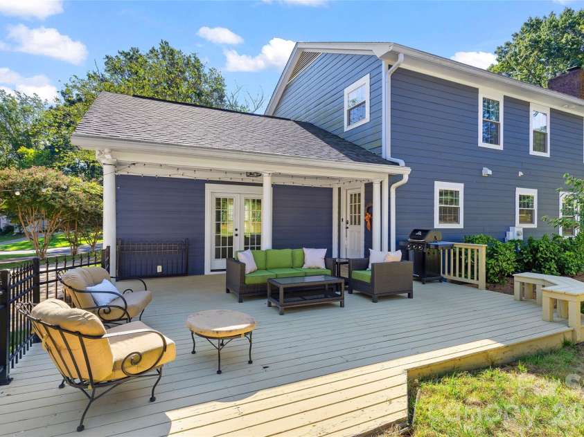 1109 Tuxedo Court, Charlotte, NC 28211.  MLS# CAR4423114, YatesRealty ID 51615. 
