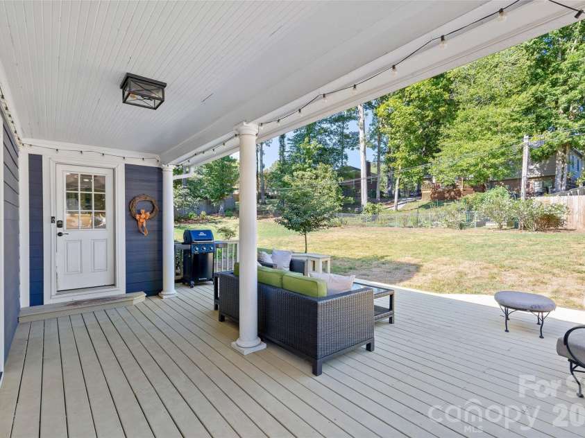 1109 Tuxedo Court, Charlotte, NC 28211.  MLS# CAR4423114, YatesRealty ID 51615. 