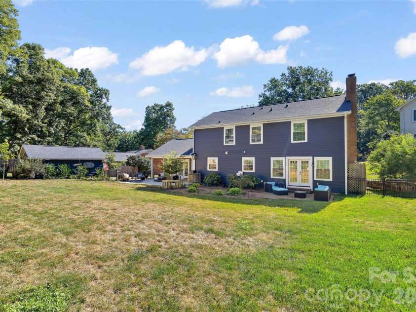 1109 Tuxedo Court, Charlotte, NC 28211.  MLS# CAR4423114, YatesRealty ID 51615. 
