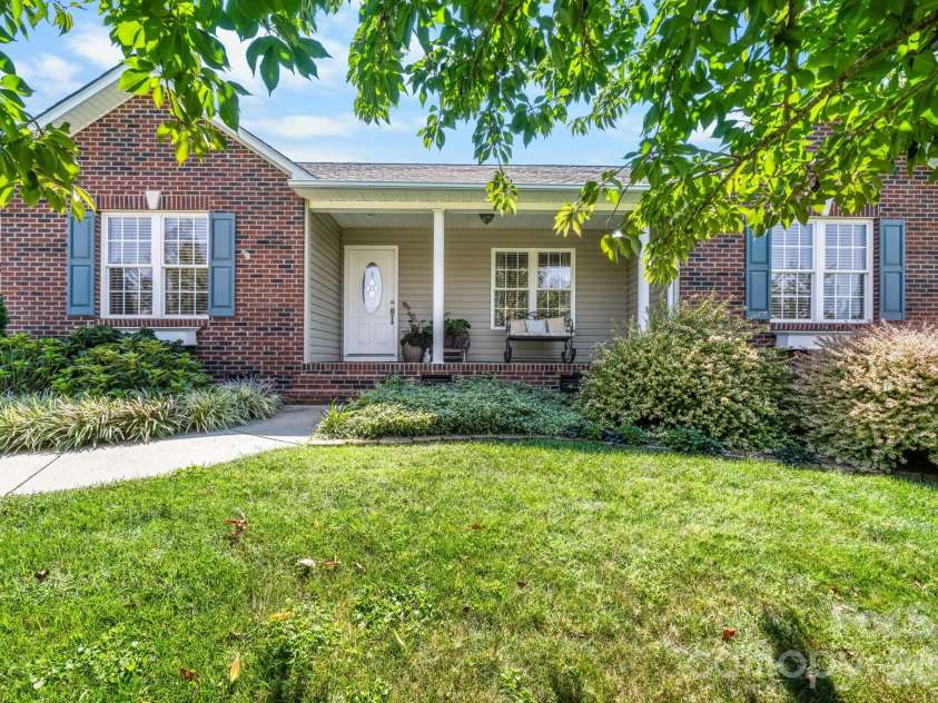 4391 33rd Street Lane, Hickory, NC 28601.  MLS# CAR4424086, YatesRealty ID 51616. 