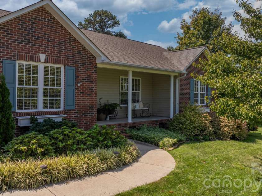 4391 33rd Street Lane, Hickory, NC 28601.  MLS# CAR4424086, YatesRealty ID 51616. 