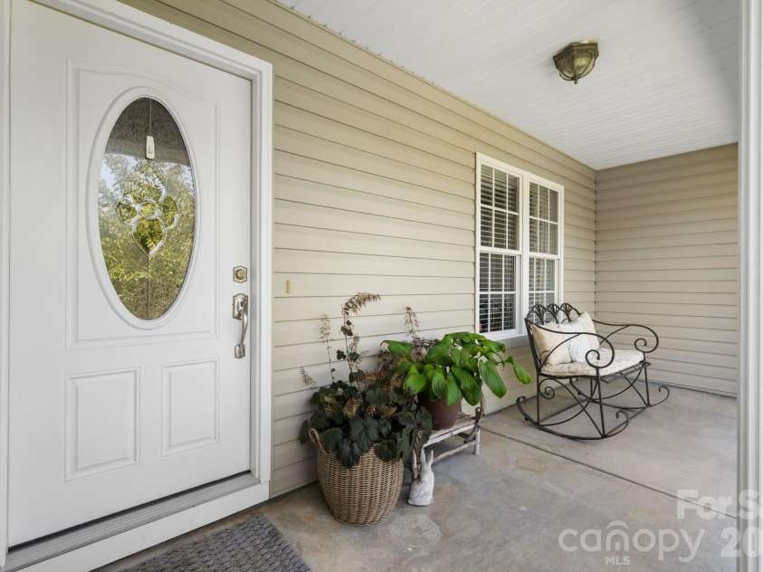 4391 33rd Street Lane, Hickory, NC 28601.  MLS# CAR4424086, YatesRealty ID 51616. 
