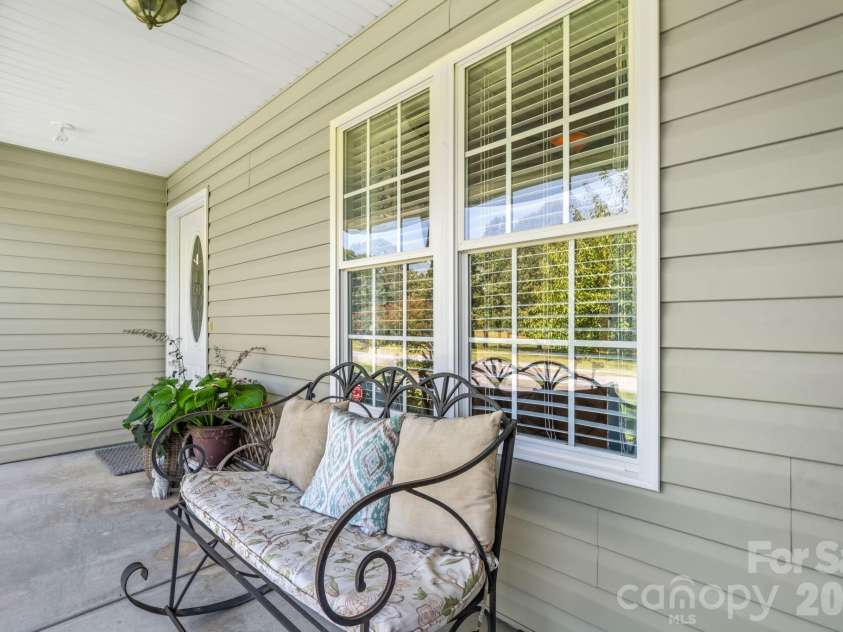 4391 33rd Street Lane, Hickory, NC 28601.  MLS# CAR4424086, YatesRealty ID 51616. 