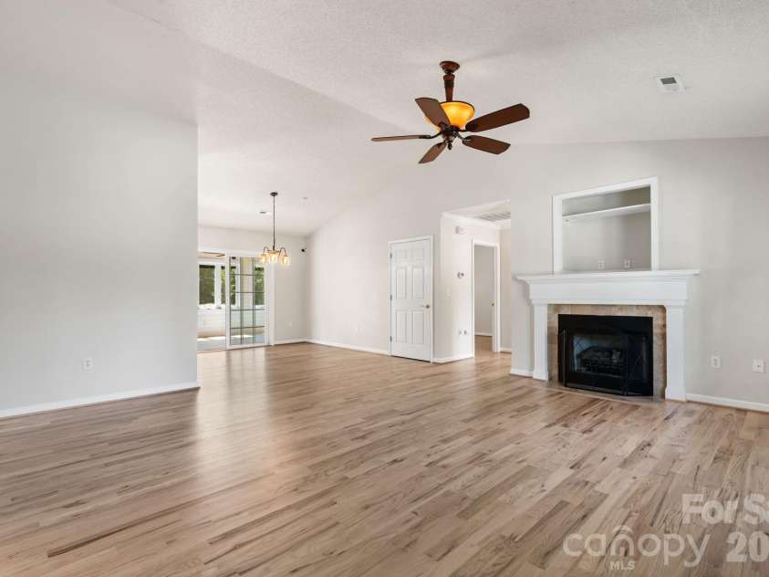 4391 33rd Street Lane, Hickory, NC 28601.  MLS# CAR4424086, YatesRealty ID 51616. 