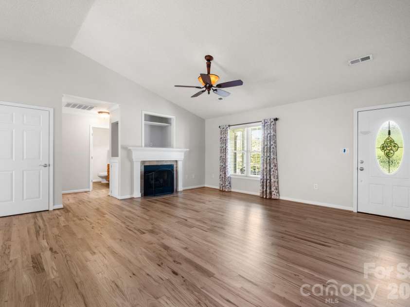 4391 33rd Street Lane, Hickory, NC 28601.  MLS# CAR4424086, YatesRealty ID 51616. 