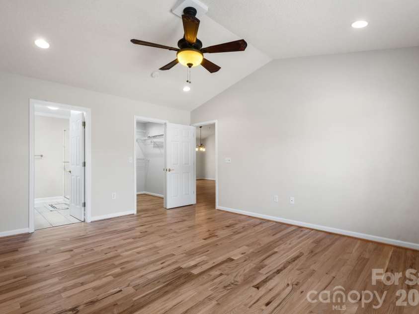 4391 33rd Street Lane, Hickory, NC 28601.  MLS# CAR4424086, YatesRealty ID 51616. 