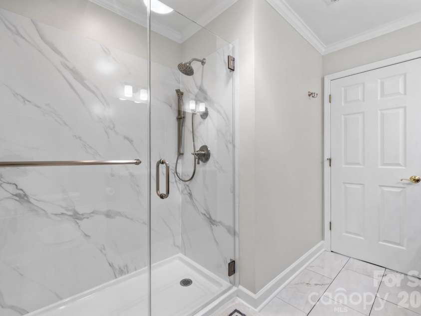 4391 33rd Street Lane, Hickory, NC 28601.  MLS# CAR4424086, YatesRealty ID 51616. 