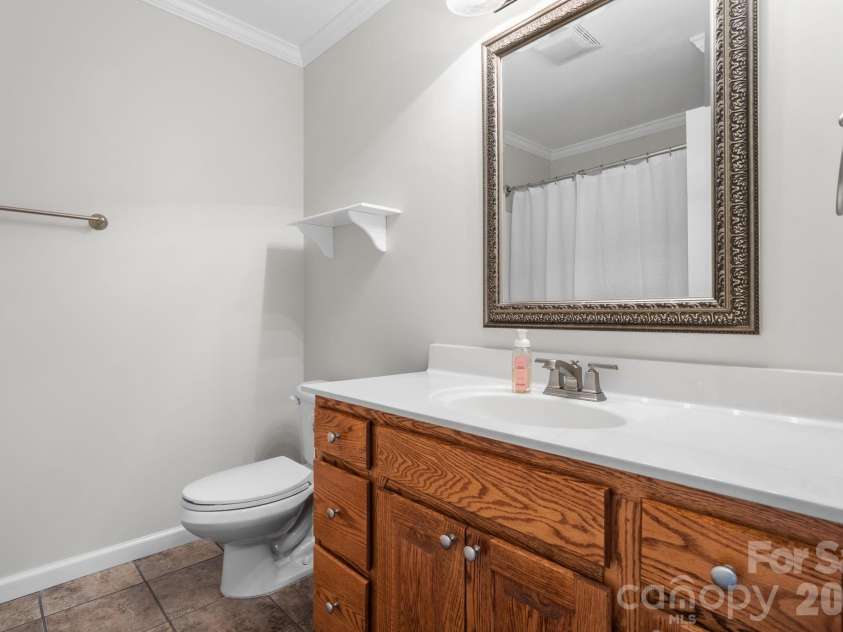 4391 33rd Street Lane, Hickory, NC 28601.  MLS# CAR4424086, YatesRealty ID 51616. 