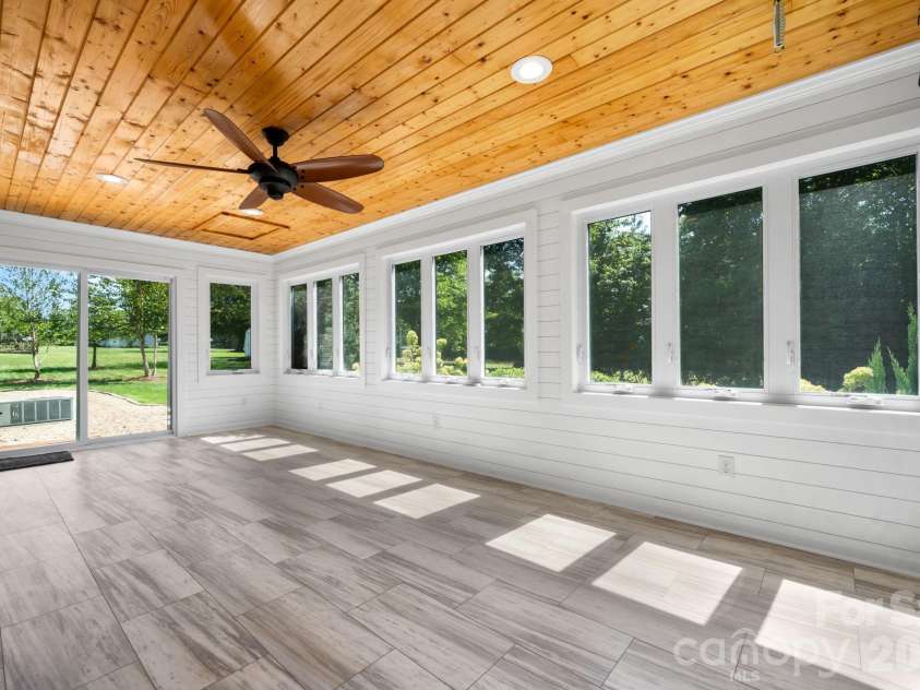 4391 33rd Street Lane, Hickory, NC 28601.  MLS# CAR4424086, YatesRealty ID 51616. 