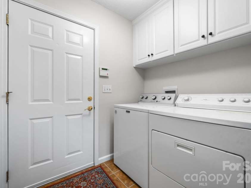 4391 33rd Street Lane, Hickory, NC 28601.  MLS# CAR4424086, YatesRealty ID 51616. 
