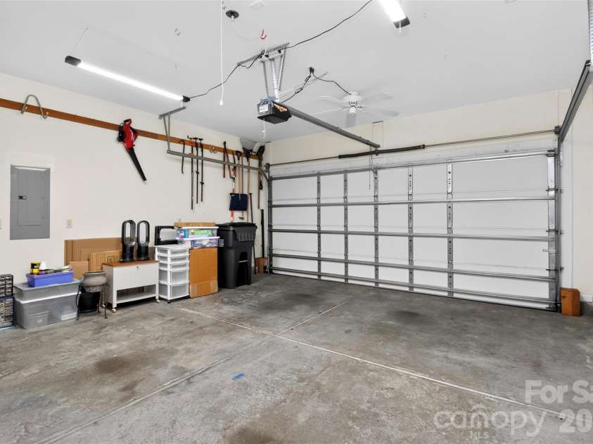 9247 Elrose Place, Charlotte, NC 28277.  MLS# CAR4424093, YatesRealty ID 51617. 2 car garage