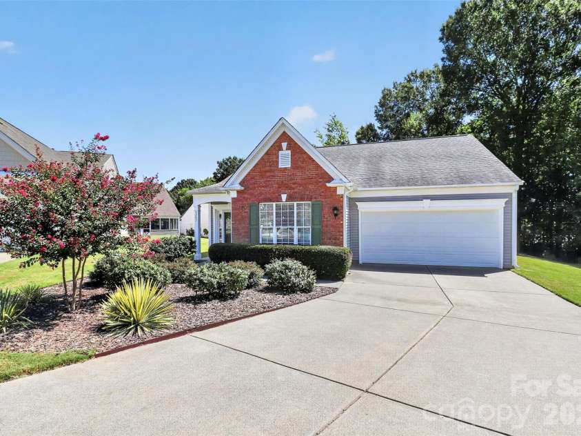 9247 Elrose Place, Charlotte, NC 28277.  MLS# CAR4424093, YatesRealty ID 51617. Front yard landscaping
