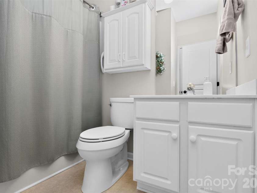 9247 Elrose Place, Charlotte, NC 28277.  MLS# CAR4424093, YatesRealty ID 51617. Full Bath