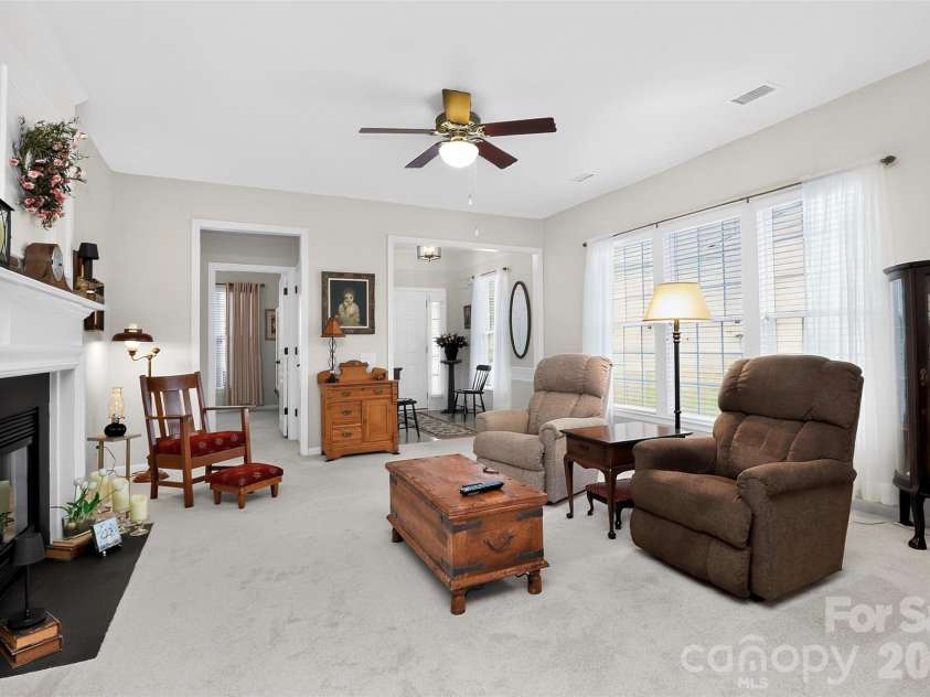 9247 Elrose Place, Charlotte, NC 28277.  MLS# CAR4424093, YatesRealty ID 51617. Greatroom