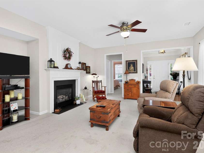 9247 Elrose Place, Charlotte, NC 28277.  MLS# CAR4424093, YatesRealty ID 51617. Greatroom