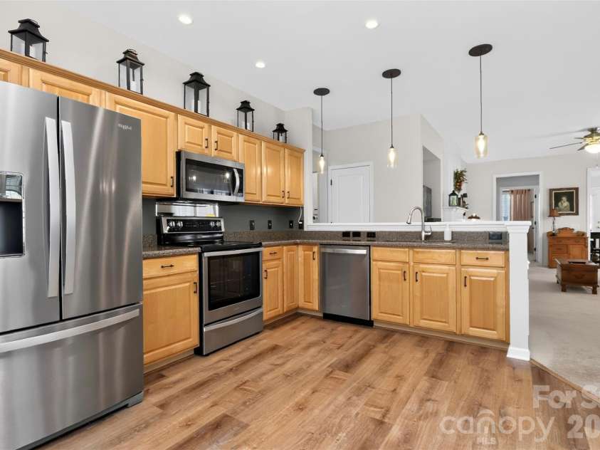 9247 Elrose Place, Charlotte, NC 28277.  MLS# CAR4424093, YatesRealty ID 51617. Kitchen