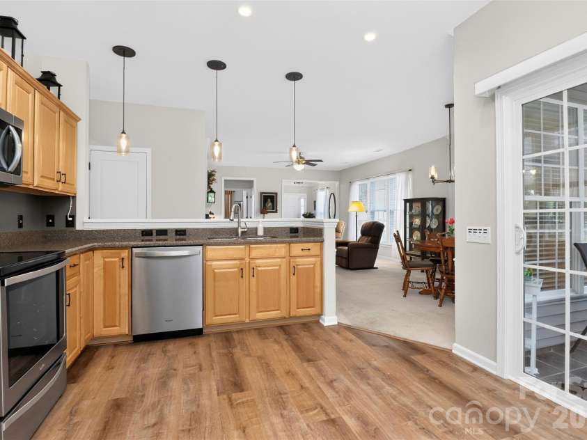9247 Elrose Place, Charlotte, NC 28277.  MLS# CAR4424093, YatesRealty ID 51617. Kitchen