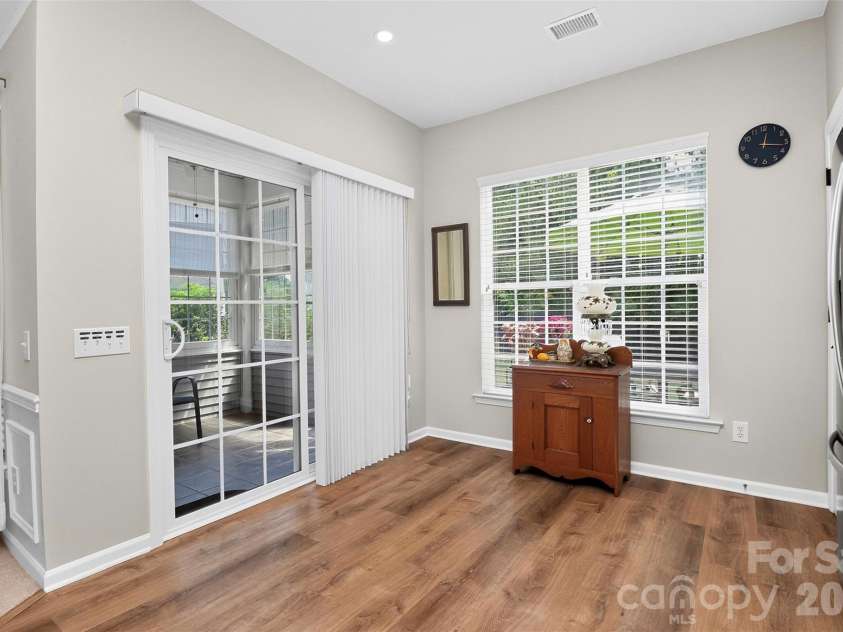 9247 Elrose Place, Charlotte, NC 28277.  MLS# CAR4424093, YatesRealty ID 51617. Kitchen Breakfast area