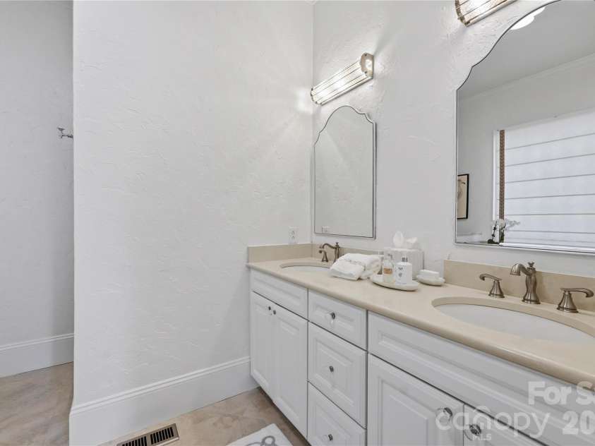 2606 Sheffield Crescent Court, Charlotte, NC 28226.  MLS# CAR4422877, YatesRealty ID 51618. 