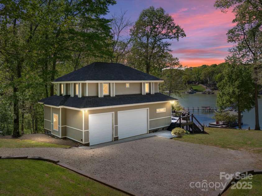 1395 Roundstone Road, Sherrills Ford, NC 28673.  MLS# CAR4243971, YatesRealty ID 5162. 