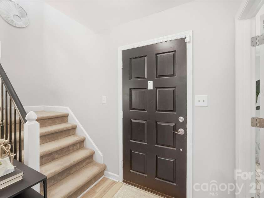 6816 Dumbarton Drive, Charlotte, NC 28210.  MLS# CAR4423174, YatesRealty ID 51621. 