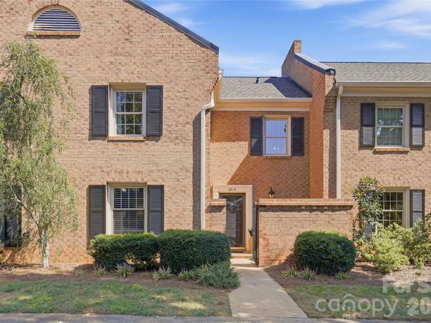 6816 Dumbarton Drive, Charlotte, NC 28210.  MLS# CAR4423174, YatesRealty ID 51621. Beautiful Full Brick Exterior