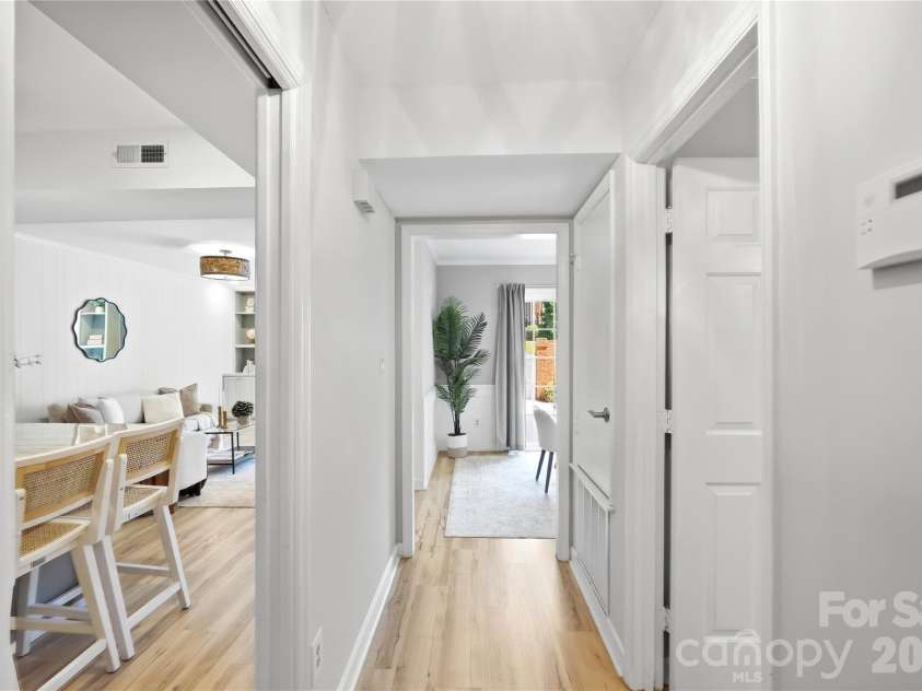 6816 Dumbarton Drive, Charlotte, NC 28210.  MLS# CAR4423174, YatesRealty ID 51621. Hall from Front Door