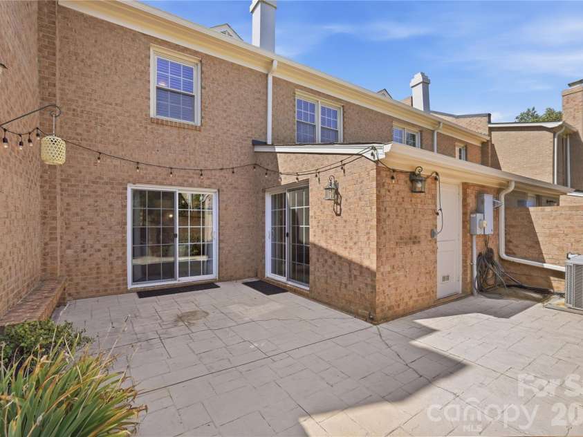 6816 Dumbarton Drive, Charlotte, NC 28210.  MLS# CAR4423174, YatesRealty ID 51621. Large Private Patio with Pavers