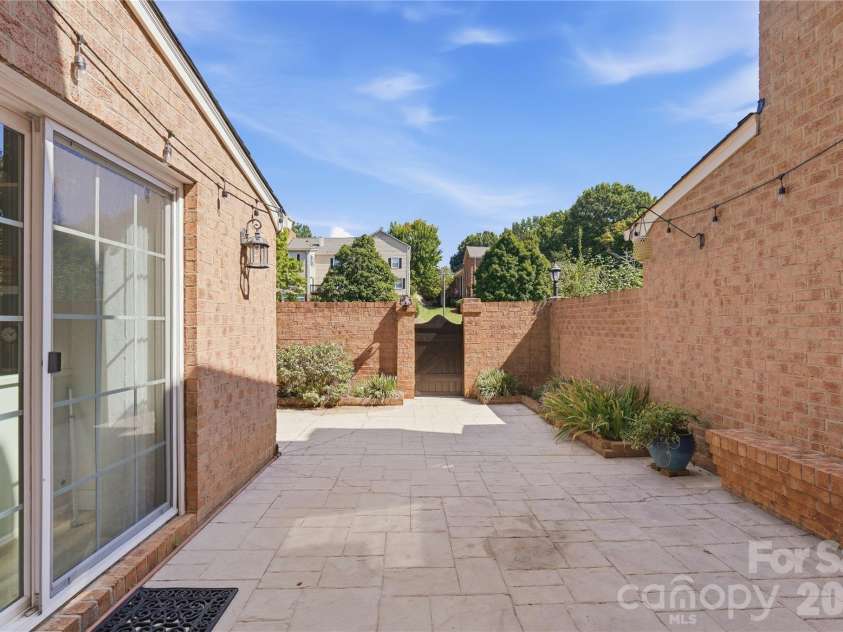 6816 Dumbarton Drive, Charlotte, NC 28210.  MLS# CAR4423174, YatesRealty ID 51621. Large Private Patio with Pavers
