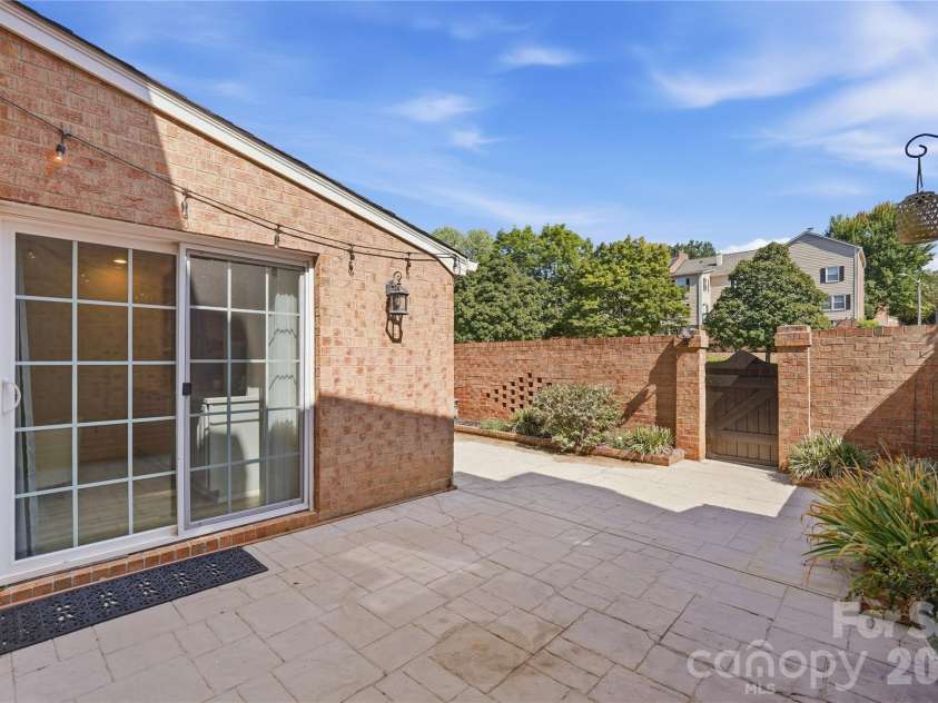 6816 Dumbarton Drive, Charlotte, NC 28210.  MLS# CAR4423174, YatesRealty ID 51621. Large Private Patio with Pavers