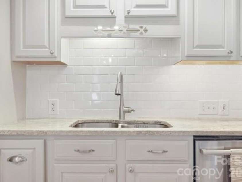 6816 Dumbarton Drive, Charlotte, NC 28210.  MLS# CAR4423174, YatesRealty ID 51621. Open Kitchen with Subway Tile Backsplash, Granite Counter Tops, and Stainless Steel Appliances