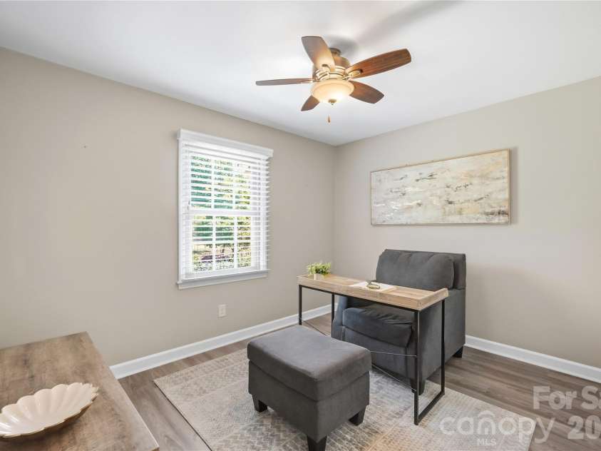 6816 Dumbarton Drive, Charlotte, NC 28210.  MLS# CAR4423174, YatesRealty ID 51621. Secondary Bedroom #1