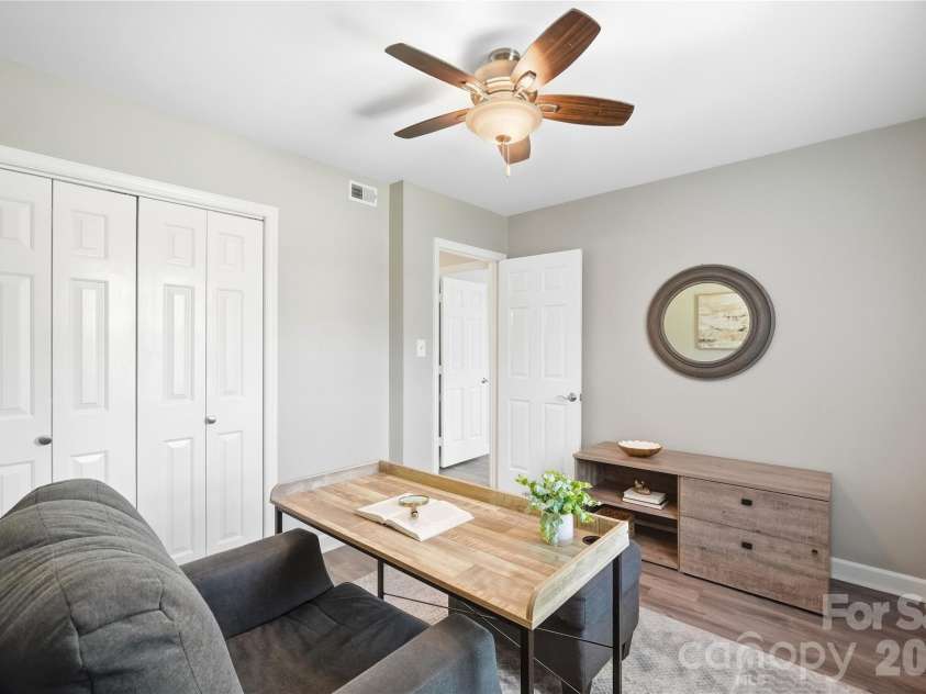 6816 Dumbarton Drive, Charlotte, NC 28210.  MLS# CAR4423174, YatesRealty ID 51621. Secondary Bedroom #1
