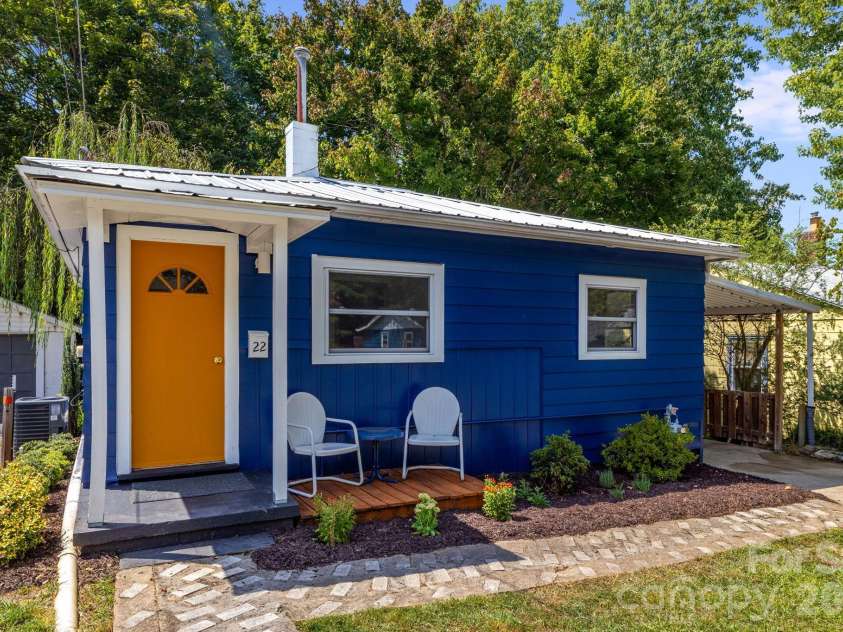 22 Jarrett Street, Asheville, NC 28806.  MLS# CAR4423202, YatesRealty ID 51622. 