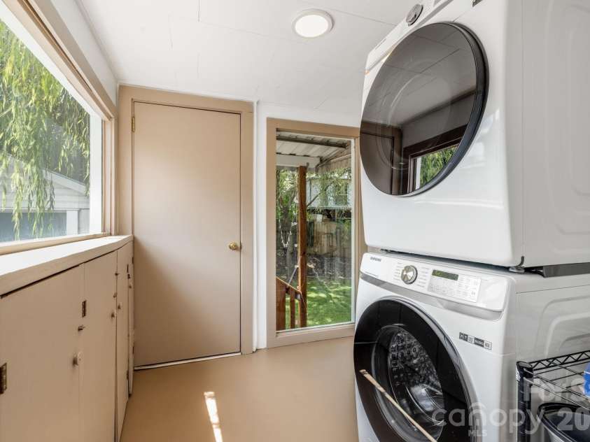 22 Jarrett Street, Asheville, NC 28806.  MLS# CAR4423202, YatesRealty ID 51622. 