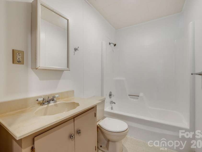 22 Jarrett Street, Asheville, NC 28806.  MLS# CAR4423202, YatesRealty ID 51622. 
