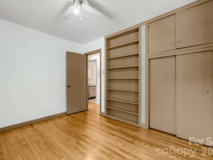 22 Jarrett Street, Asheville, NC 28806.  MLS# CAR4423202, YatesRealty ID 51622. 
