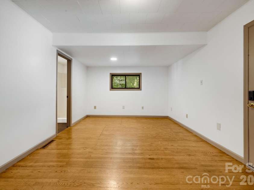 22 Jarrett Street, Asheville, NC 28806.  MLS# CAR4423202, YatesRealty ID 51622. 