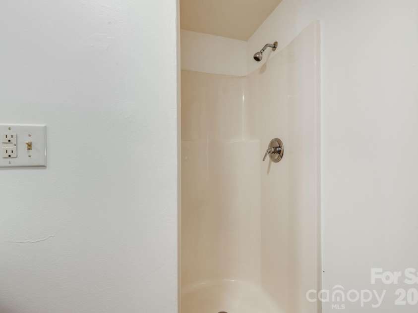 22 Jarrett Street, Asheville, NC 28806.  MLS# CAR4423202, YatesRealty ID 51622. 