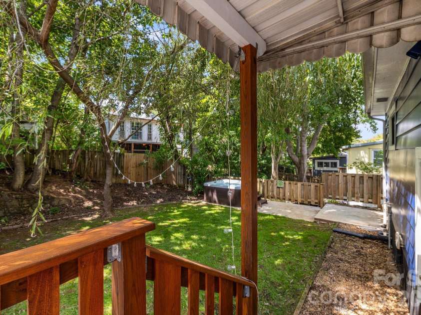 22 Jarrett Street, Asheville, NC 28806.  MLS# CAR4423202, YatesRealty ID 51622. 