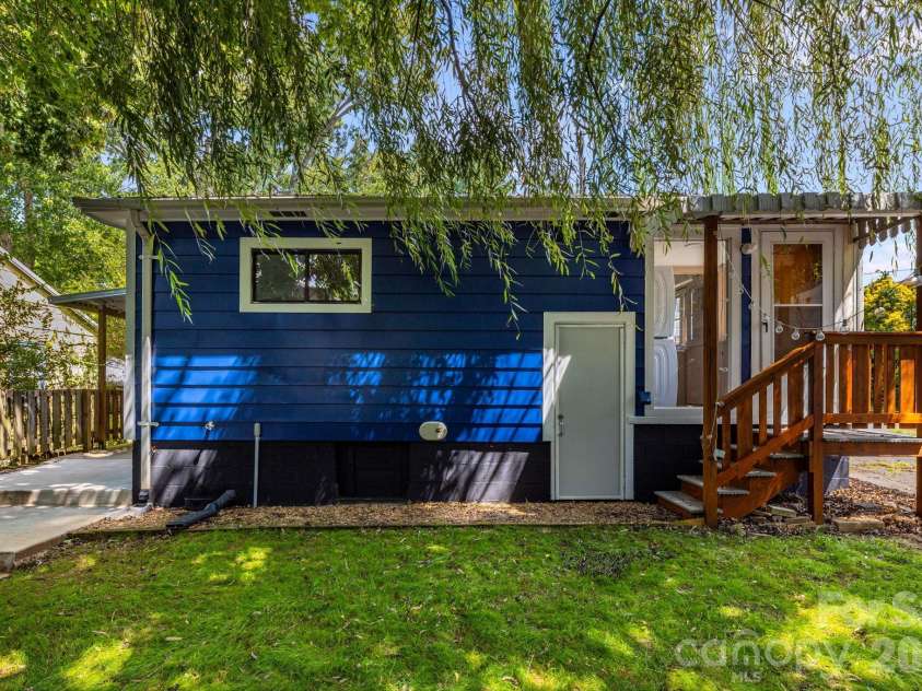 22 Jarrett Street, Asheville, NC 28806.  MLS# CAR4423202, YatesRealty ID 51622. 