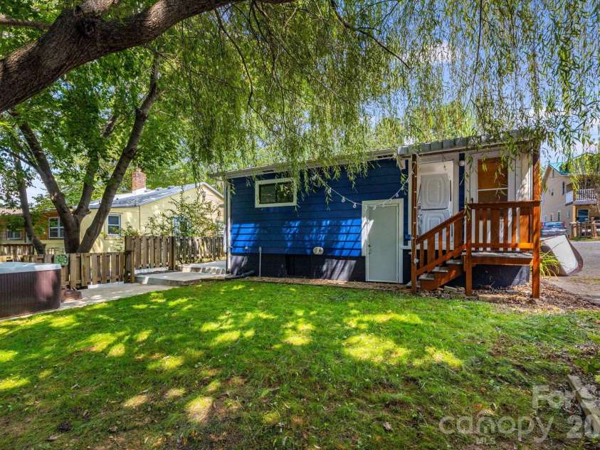 22 Jarrett Street, Asheville, NC 28806.  MLS# CAR4423202, YatesRealty ID 51622. 
