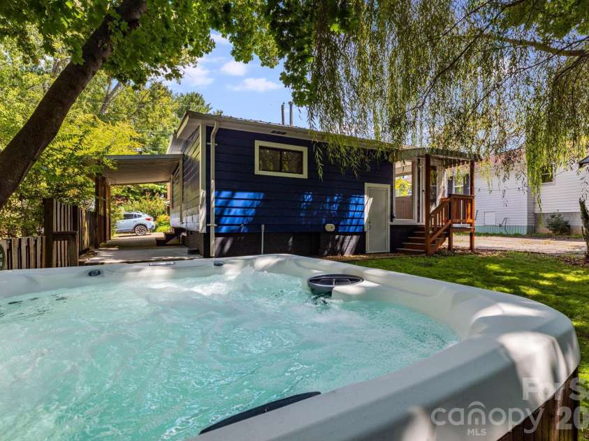 22 Jarrett Street, Asheville, NC 28806.  MLS# CAR4423202, YatesRealty ID 51622. 